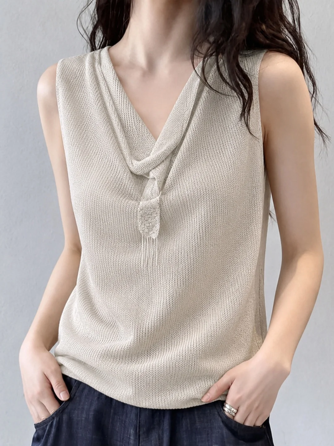 Korean Style Gentle Wind Knitted Ice Silk Vest Sleeveless Summer Slimming Fashionable Elegant Straight Cut Women's Top
Korean Style Gentle Wind Knitted Ice Silk Vest Sleeveless Summer Slimming Fashionable Elegant Straight Cut Women's Top