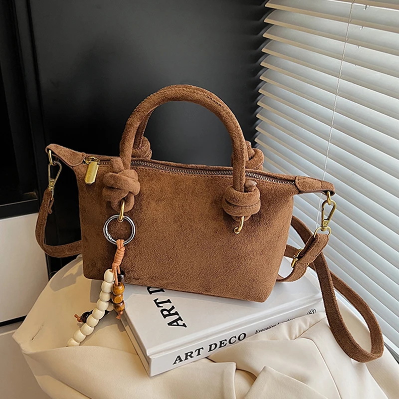 Women Suede Crossbody Bag 2025 Winter New Retro Short Handle Handbag Lightweight Soft Matte Leather Shoulder Purse Commuting Bag
Women Suede Crossbody Bag 2025 Winter New Retro Short Handle Handbag Lightweight Soft Matte Leather Shoulder Purse Commuting Bag