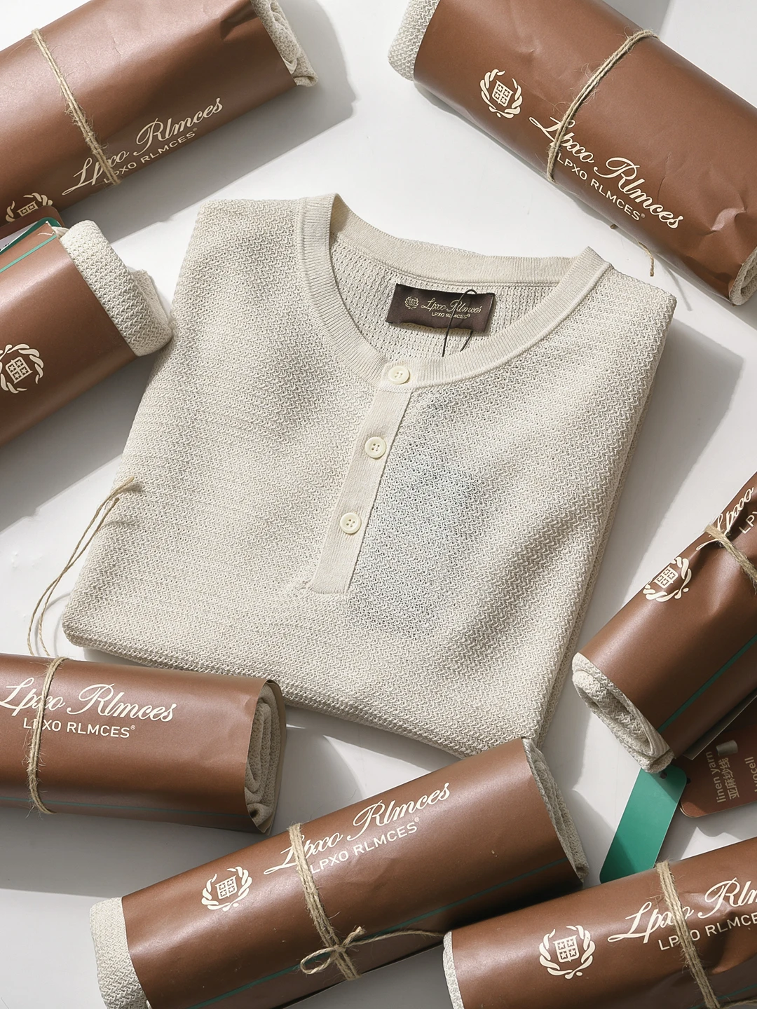 Мужская футболка премиум-класса с воротником Хенли на пуговицах, из мягкой дышащей ткани Lenzing Lyocell Linen, для повседневной носки
Мужская футболка премиум-класса с воротником Хенли на пуговицах, из мягкой дышащей ткани Lenzing Lyocell Linen, для повседневной носки