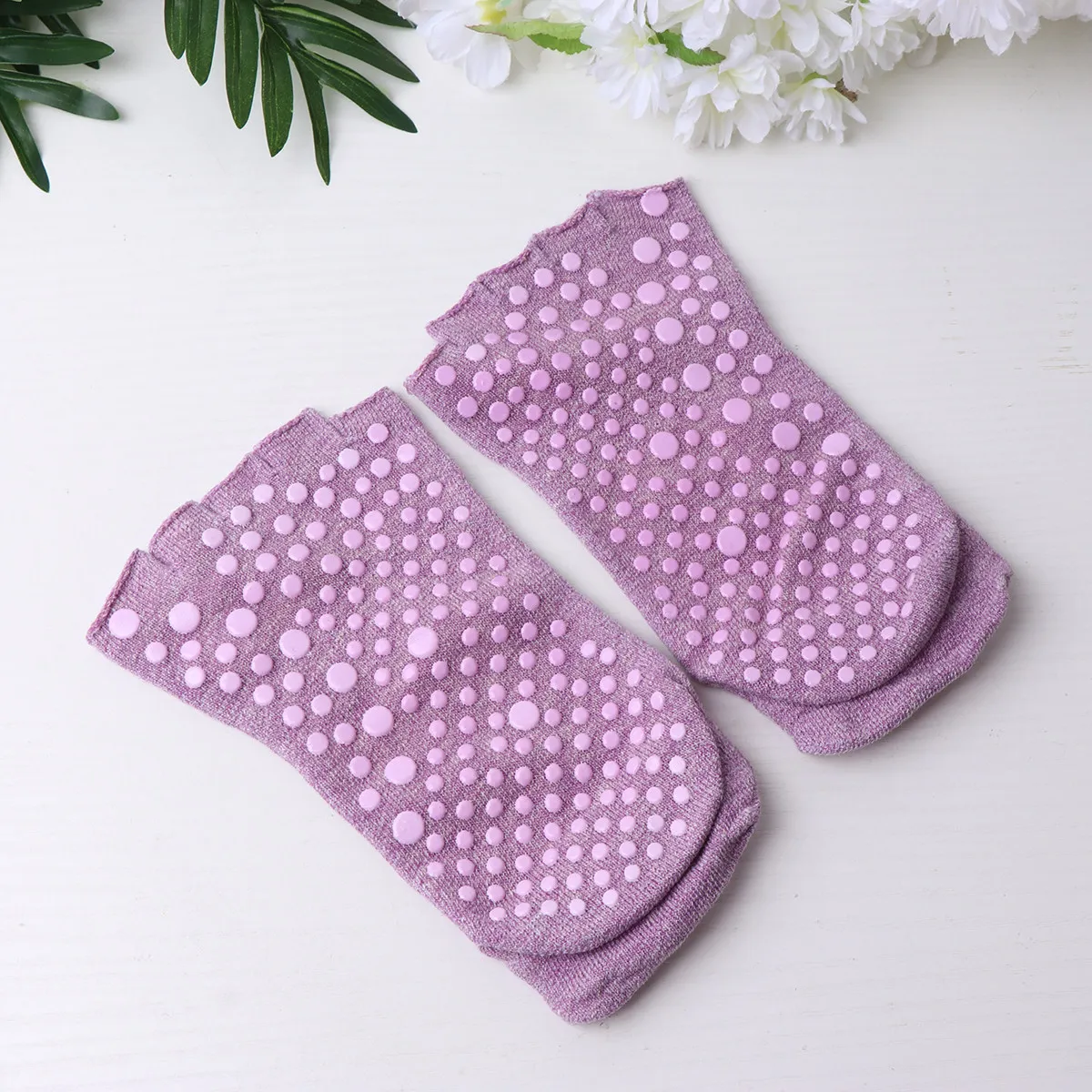 1Pair Premium Ventilated Open-Toed Yoga Socks 5 Toe Non-Slip Gel Socks Moisturizing Comfort Fit for Sneakers Boots Running
1Pair Premium Ventilated Open-Toed Yoga Socks 5 Toe Non-Slip Gel Socks Moisturizing Comfort Fit for Sneakers Boots Running