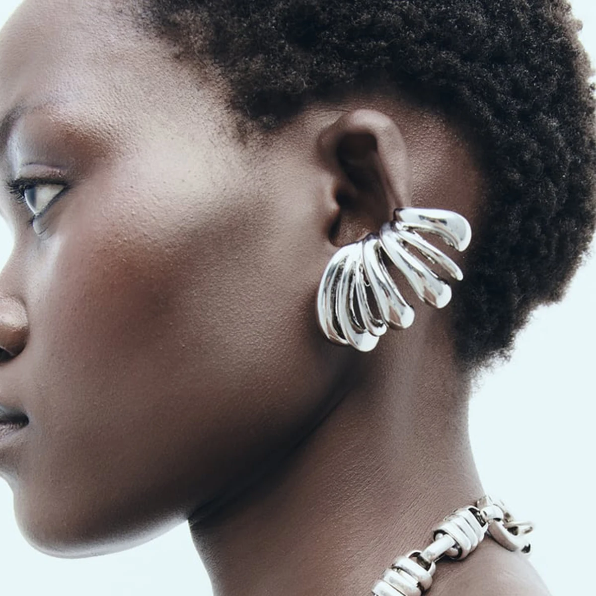 2024 New ZAA Irregular Metal Earrings for Women Vintage Statement Jewelry Holiday Party Accessories Wholesale
2024 New ZAA Irregular Metal Earrings for Women Vintage Statement Jewelry Holiday Party Accessories Wholesale