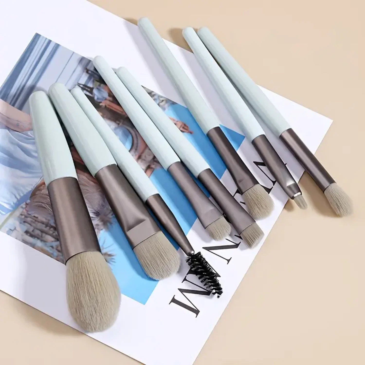 Travel Makeup Brushes Set 8 Pcs: Foundation, Blush, Eye Shadow, Eyelash, Lip & Brows Kit - Portable & Mini Size Sombra de ojos
Travel Makeup Brushes Set 8 Pcs: Foundation, Blush, Eye Shadow, Eyelash, Lip & Brows Kit - Portable & Mini Size Sombra de ojos