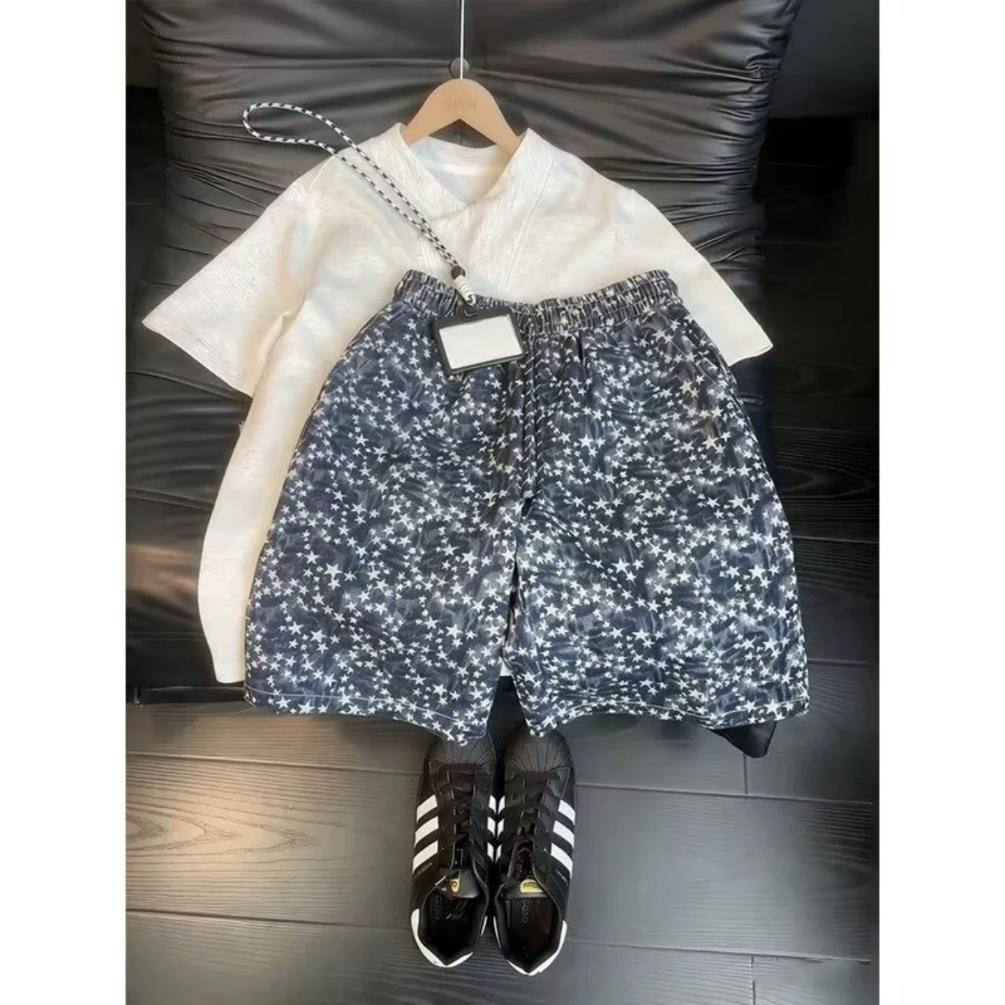 Retro Korean Style Elastic Waistband Men's Denim Shorts American Washed Star Print Casual Loose Fit Summer Jeans Shorts
Retro Korean Style Elastic Waistband Men's Denim Shorts American Washed Star Print Casual Loose Fit Summer Jeans Shorts
