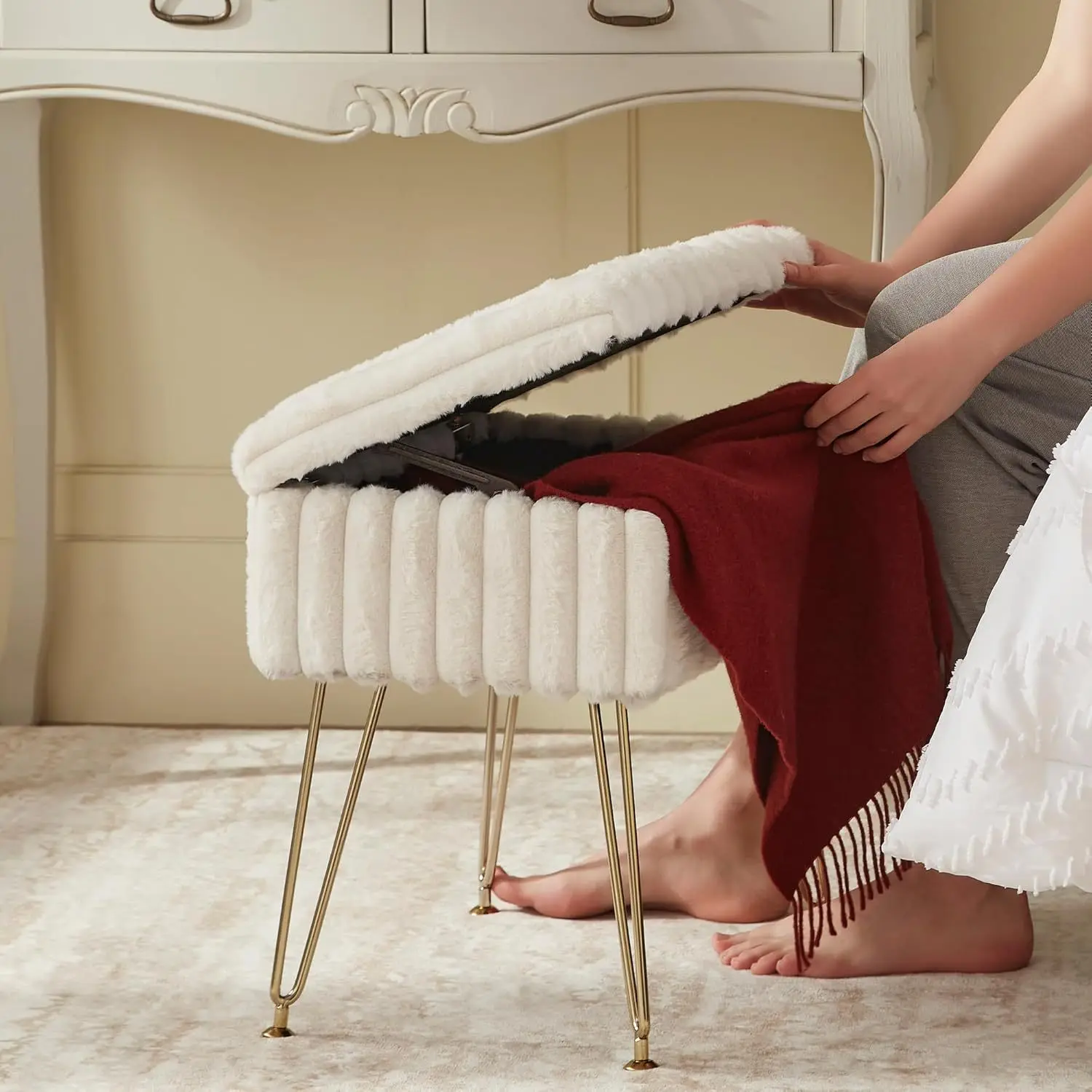 Family dressing strap storage space and metal leg makeup stool
Family dressing strap storage space and metal leg makeup stool