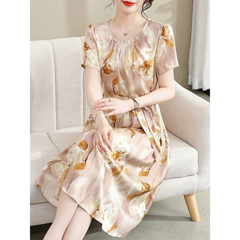 Fashion O-Neck Printed Folds Beading Bandage Bow Floral Dress Women's Clothing 2024 Summer New Loose Office Lady Vintage Dress
Fashion O-Neck Printed Folds Beading Bandage Bow Floral Dress Women's Clothing 2024 Summer New Loose Office Lady Vintage Dress