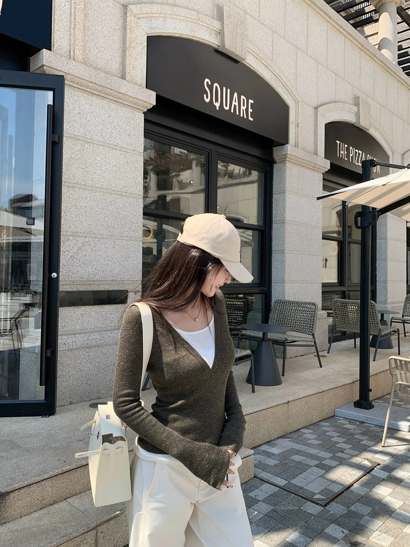 Женский трикотажный свитер с длинным рукавом и глубоким V-образным вырезом, повседневный, приталенный, из мягкой шерстяной смеси, для ежедневной носки
Женский трикотажный свитер с длинным рукавом и глубоким V-образным вырезом, повседневный, приталенный, из мягкой шерстяной смеси, для ежедневной носки