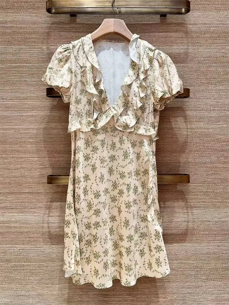 Spring Summer New Sweet Heart Light Pink Silk Print Ruffle High Waist Bubble Sleeve Maxi Dress French Style Short Sleeve V Neck
Spring Summer New Sweet Heart Light Pink Silk Print Ruffle High Waist Bubble Sleeve Maxi Dress French Style Short Sleeve V Neck