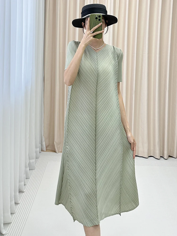 Chic Midi Dress Women's Loose Silken Gown Autumn New Style Elegant Pleated Long Skirt Polyester Fiber 100% Fashionable Dress
Chic Midi Dress Women's Loose Silken Gown Autumn New Style Elegant Pleated Long Skirt Polyester Fiber 100% Fashionable Dress