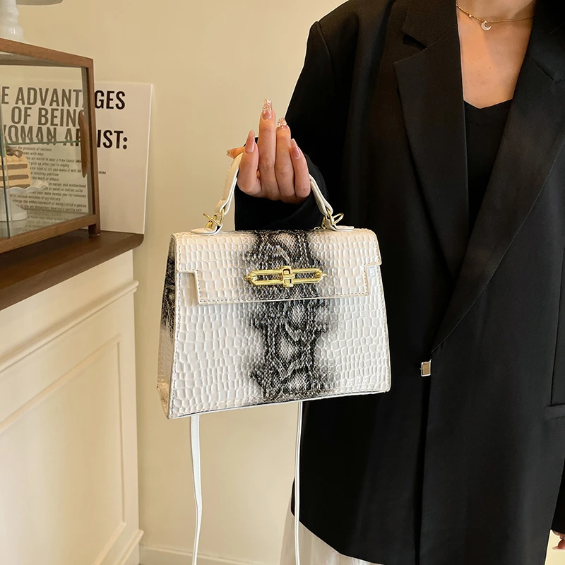 Luxury Leather Shoulder Bag For Ladies Messenger Handbag Elegant Classic Tote Bag Women's Designer Fashion Piece
Luxury Leather Shoulder Bag For Ladies Messenger Handbag Elegant Classic Tote Bag Women's Designer Fashion Piece
