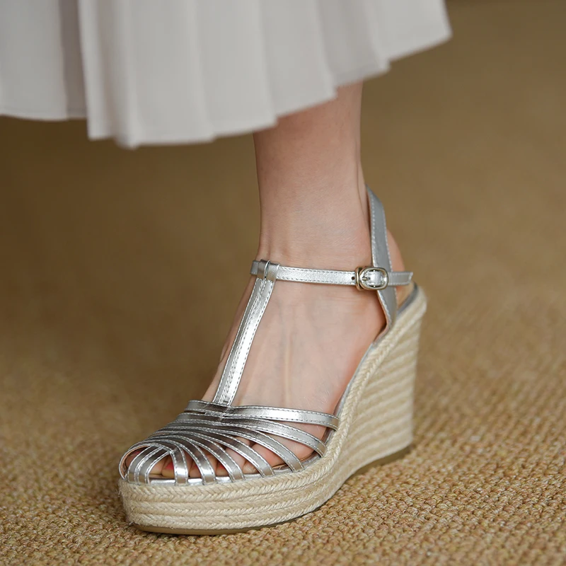 Summer new Baotou leather strap wedge high heel sandals waterproof platform banquet dress all-match fashion work women's shoes
Summer new Baotou leather strap wedge high heel sandals waterproof platform banquet dress all-match fashion work women's shoes