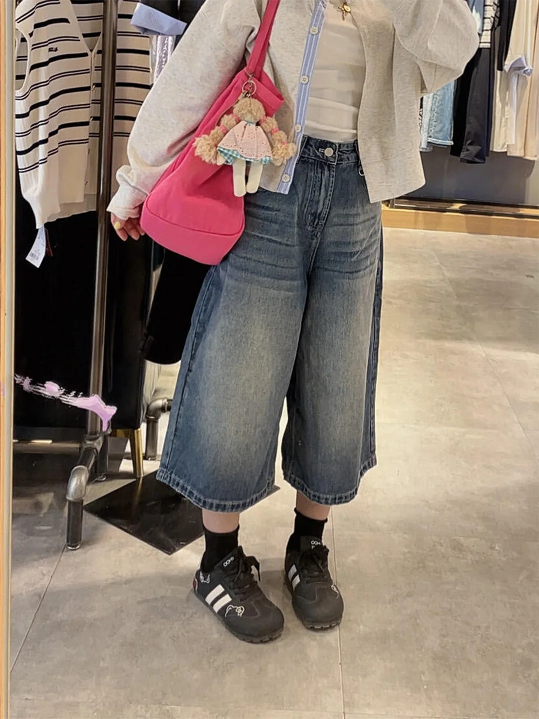 Summer 2026 High Waist Wide Leg Jeans Women's Loose Fit Slimming Thin Denim Pants American Style Seven-Foot Washed Jeans
Summer 2026 High Waist Wide Leg Jeans Women's Loose Fit Slimming Thin Denim Pants American Style Seven-Foot Washed Jeans