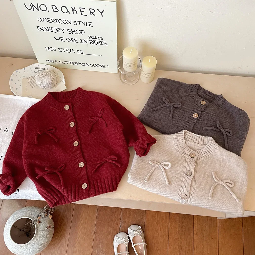 Cardigan Spring and Autumn New Korean Fashion Retro Sweet Three Dimensional Bow Solid Color Comfortable Sweater Knitted Cardigan
Cardigan Spring and Autumn New Korean Fashion Retro Sweet Three Dimensional Bow Solid Color Comfortable Sweater Knitted Cardigan