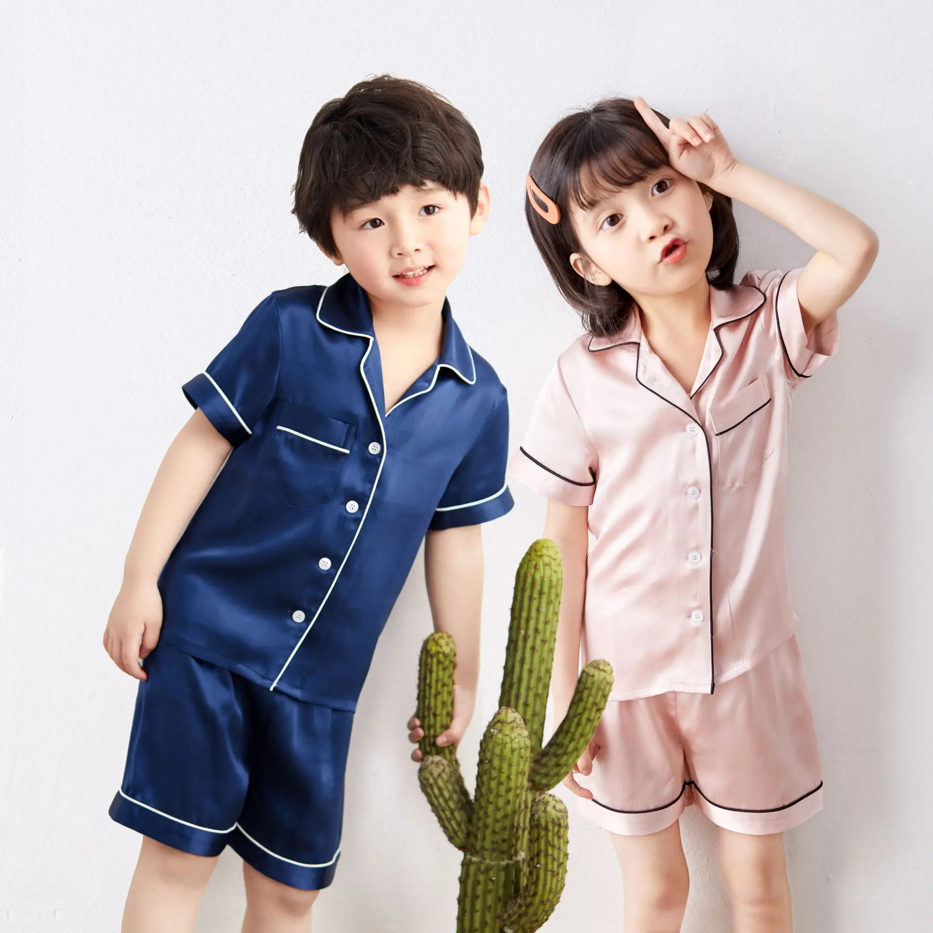 19momme Children's Silk Pajamas Suit Men's and Women's Clothing Short Sleeve Shorts Home Wear
19momme Children's Silk Pajamas Suit Men's and Women's Clothing Short Sleeve Shorts Home Wear