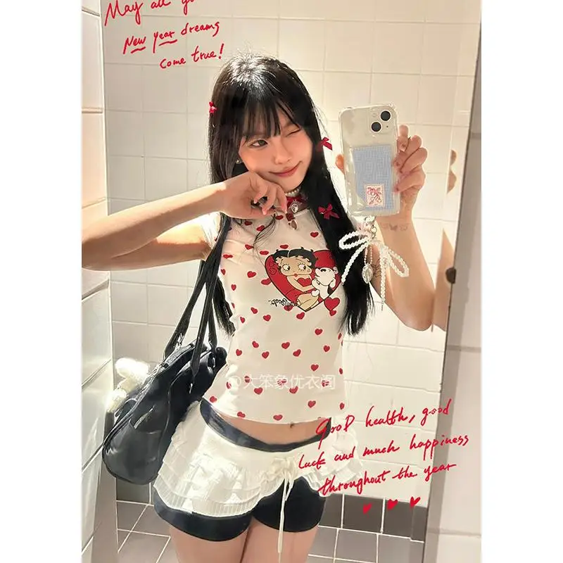 2024 Summer New Sweet and Spicy Girl Love Print Polka Dot Short Sleeved T-shirt Top Lace Shorts Two-piece Set Female Clothing
2024 Summer New Sweet and Spicy Girl Love Print Polka Dot Short Sleeved T-shirt Top Lace Shorts Two-piece Set Female Clothing