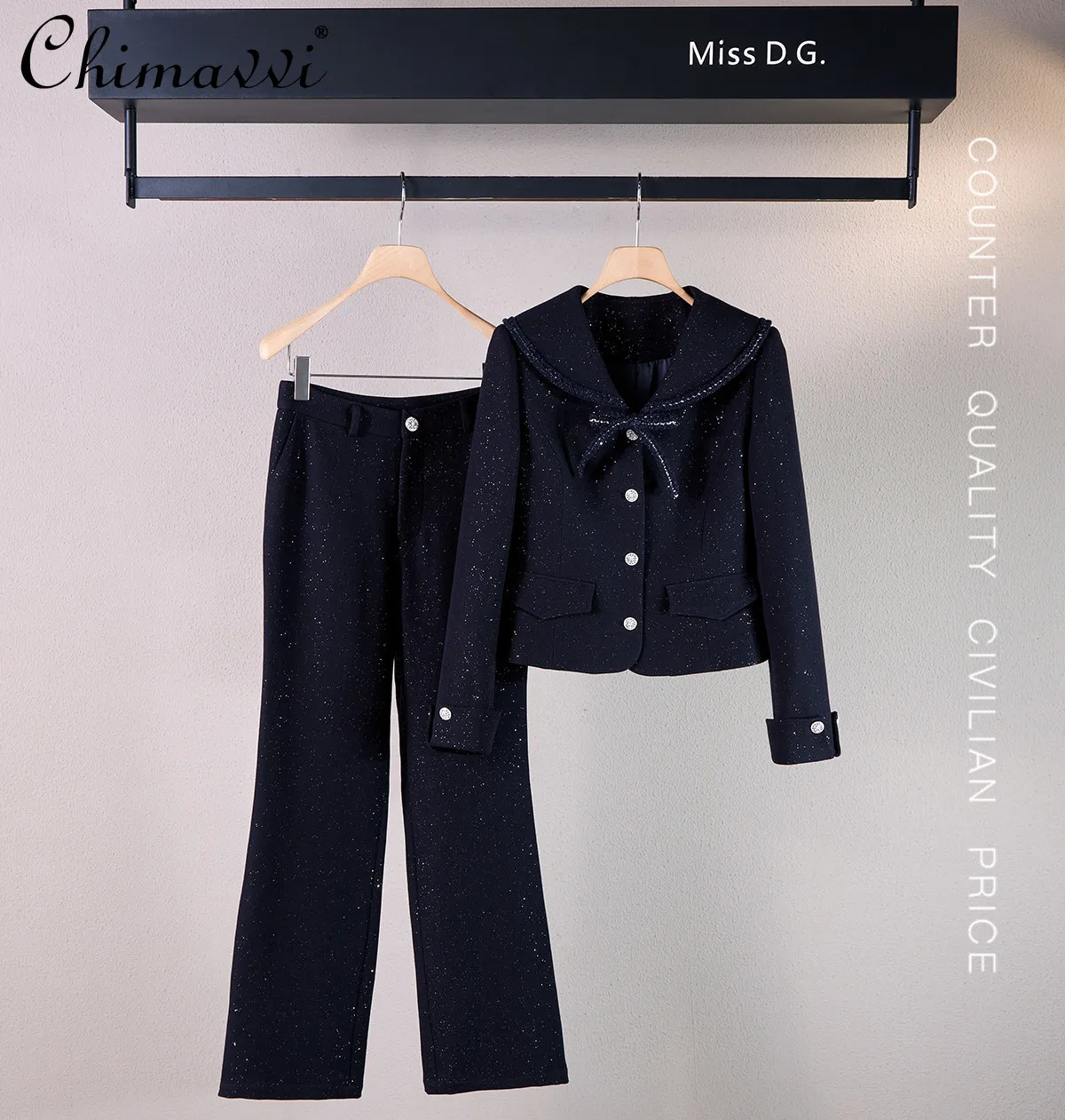 Весенне-осенний новый высококачественный модный костюм-двойка: элегантный женский деловой костюм с длинными брюками и пиджаком с воротником-стойкой.
Весенне-осенний новый высококачественный модный костюм-двойка: элегантный женский деловой костюм с длинными брюками и пиджаком с воротником-стойкой.