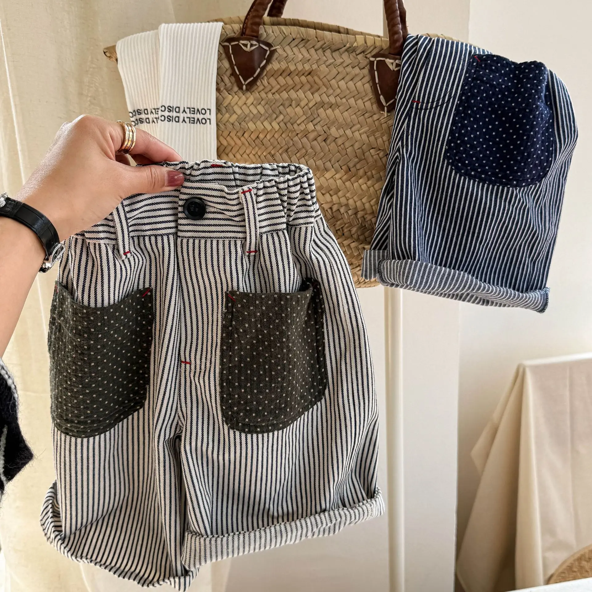 2025 Summer New Children Striped Shorts For Boys Girls Loose Shorts Kids Casual Pants Cotton Baby Clothes
2025 Summer New Children Striped Shorts For Boys Girls Loose Shorts Kids Casual Pants Cotton Baby Clothes