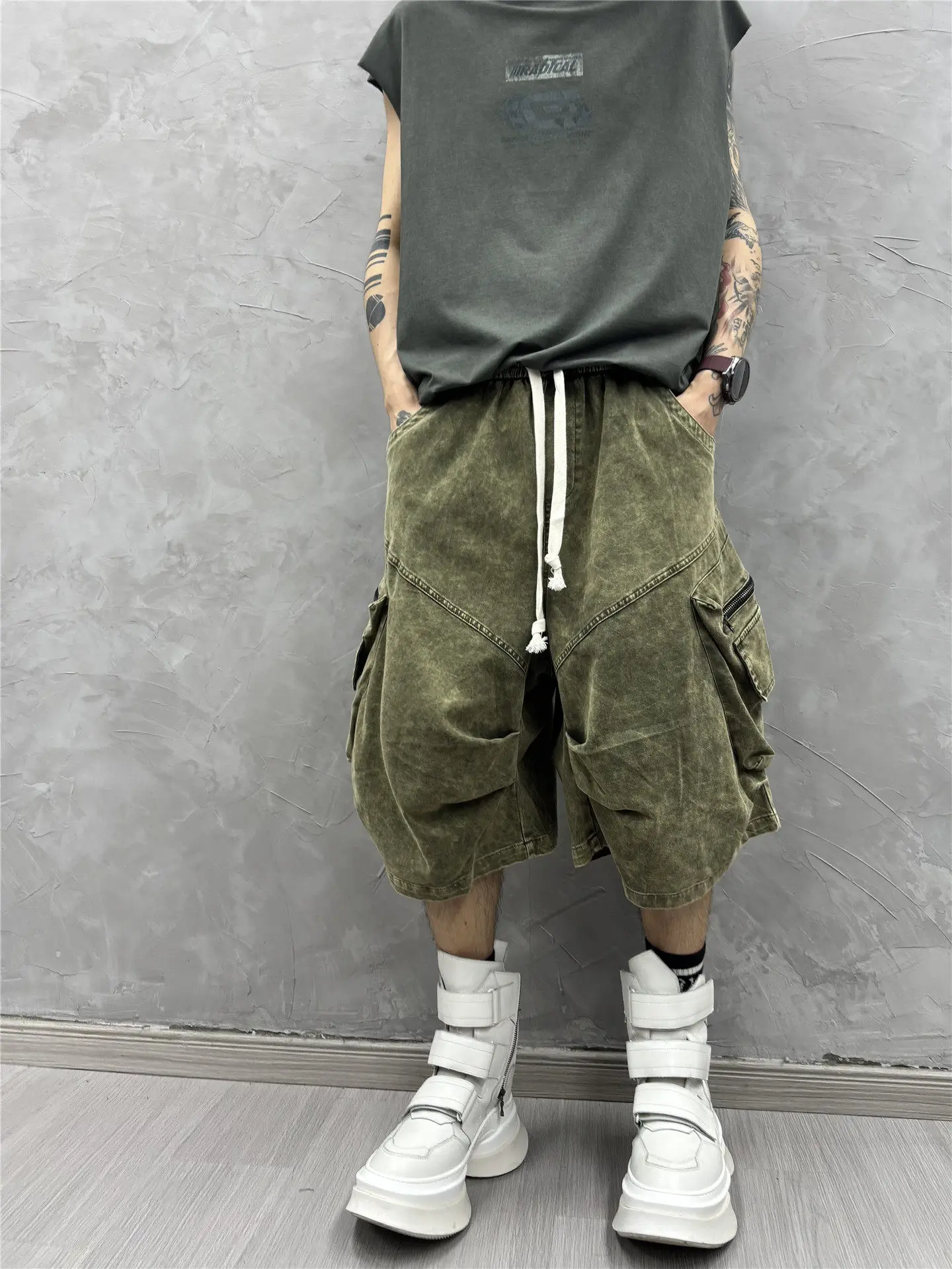 Design Sense Waste Soil Retro Washed Distressed Fifth Pants Personality Loose Cargo Shorts Trendy Ruan Handsome Bermuda
Design Sense Waste Soil Retro Washed Distressed Fifth Pants Personality Loose Cargo Shorts Trendy Ruan Handsome Bermuda