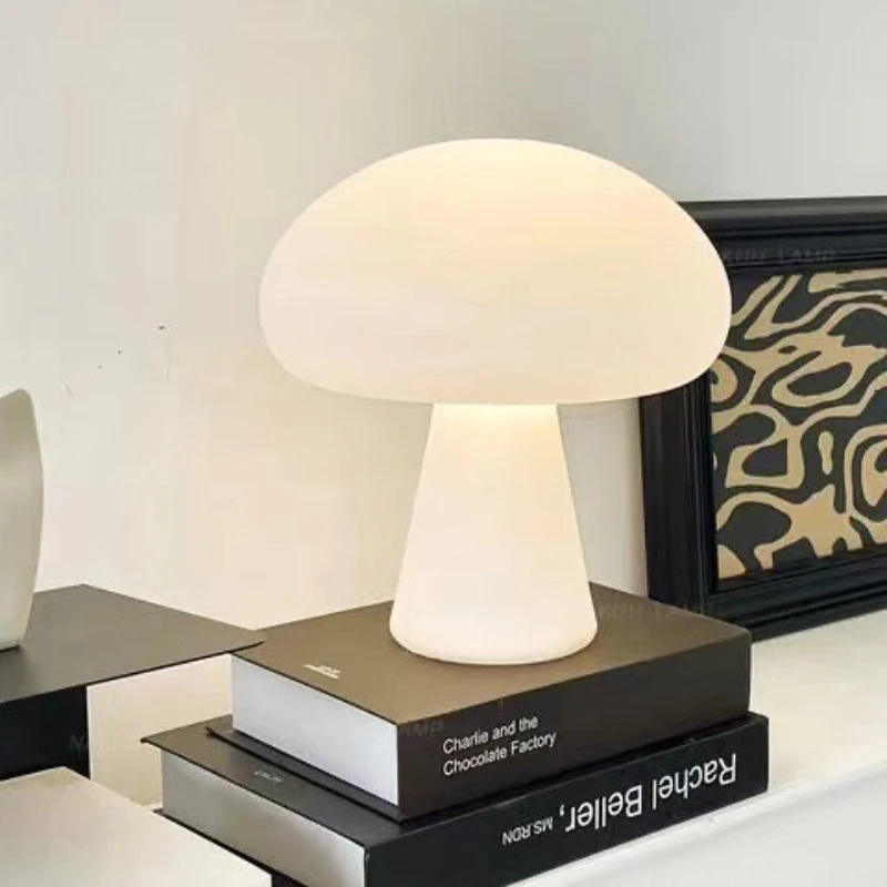 Medieval cream wind mushroom desk lamp charging dimming living room study bedroom bedside decoration
Medieval cream wind mushroom desk lamp charging dimming living room study bedroom bedside decoration