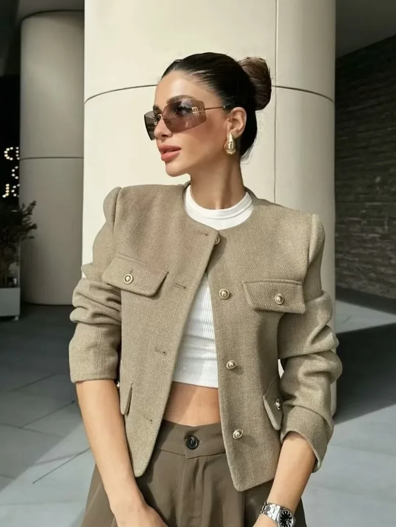 Autumn and Winter New Women's Fashion Button Pocket Short Suit Jacket Women's Coat
Autumn and Winter New Women's Fashion Button Pocket Short Suit Jacket Women's Coat