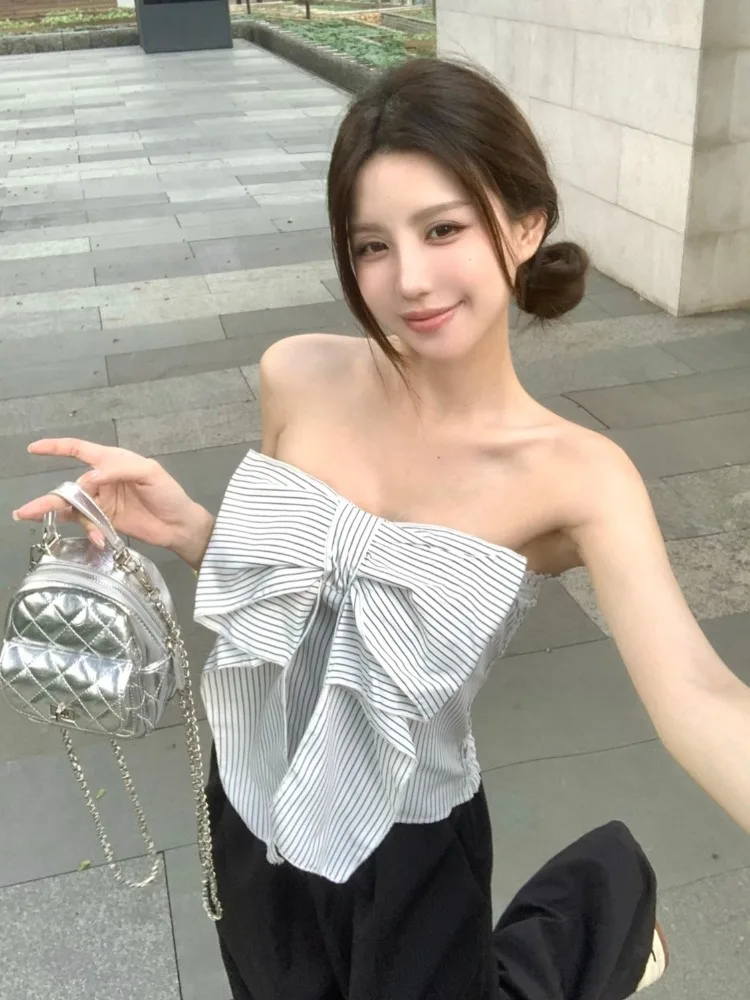 Spicy Girl Knot Strap Stripe Tube Top Women Summer Outdoor Design Unique Chic Wrap Chest Sleeveless Top
Spicy Girl Knot Strap Stripe Tube Top Women Summer Outdoor Design Unique Chic Wrap Chest Sleeveless Top
