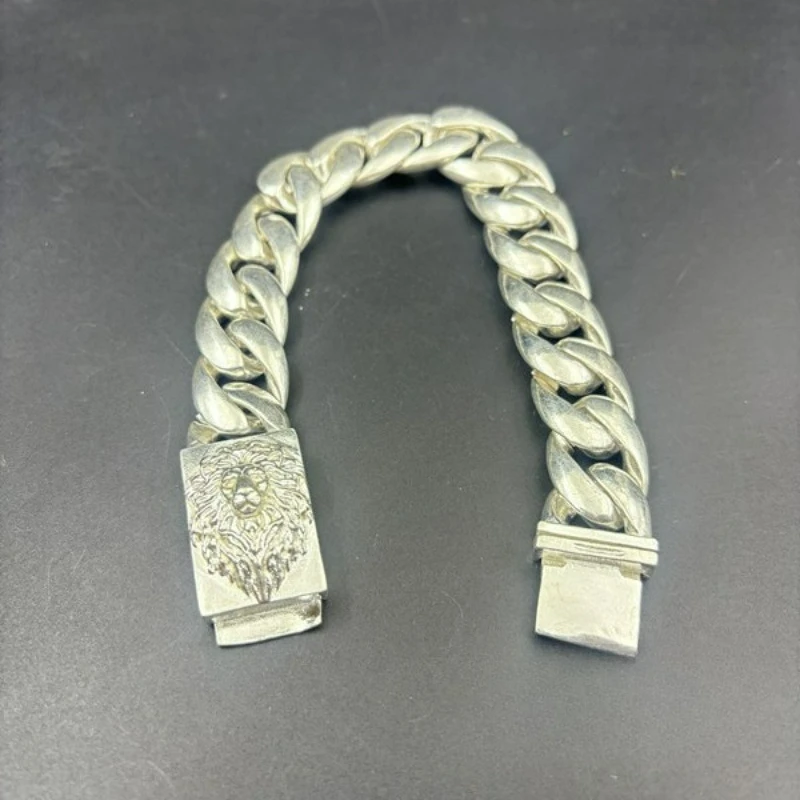 Vintage Collectible Old Tibetan Silver Bracelet, Folk Lion Head Beast Wristband, Handcrafted Silver Jewelry Gift for Men & Women
Vintage Collectible Old Tibetan Silver Bracelet, Folk Lion Head Beast Wristband, Handcrafted Silver Jewelry Gift for Men & Women