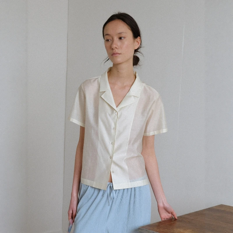 Summer Short Sleeve Shirt Soft Glossy Simple High End Women's Polyester Fiber Straight Cut Shirt with Pleated Collar And Cont...
Summer Short Sleeve Shirt Soft Glossy Simple High End Women's Polyester Fiber Straight Cut Shirt with Pleated Collar And Cont...