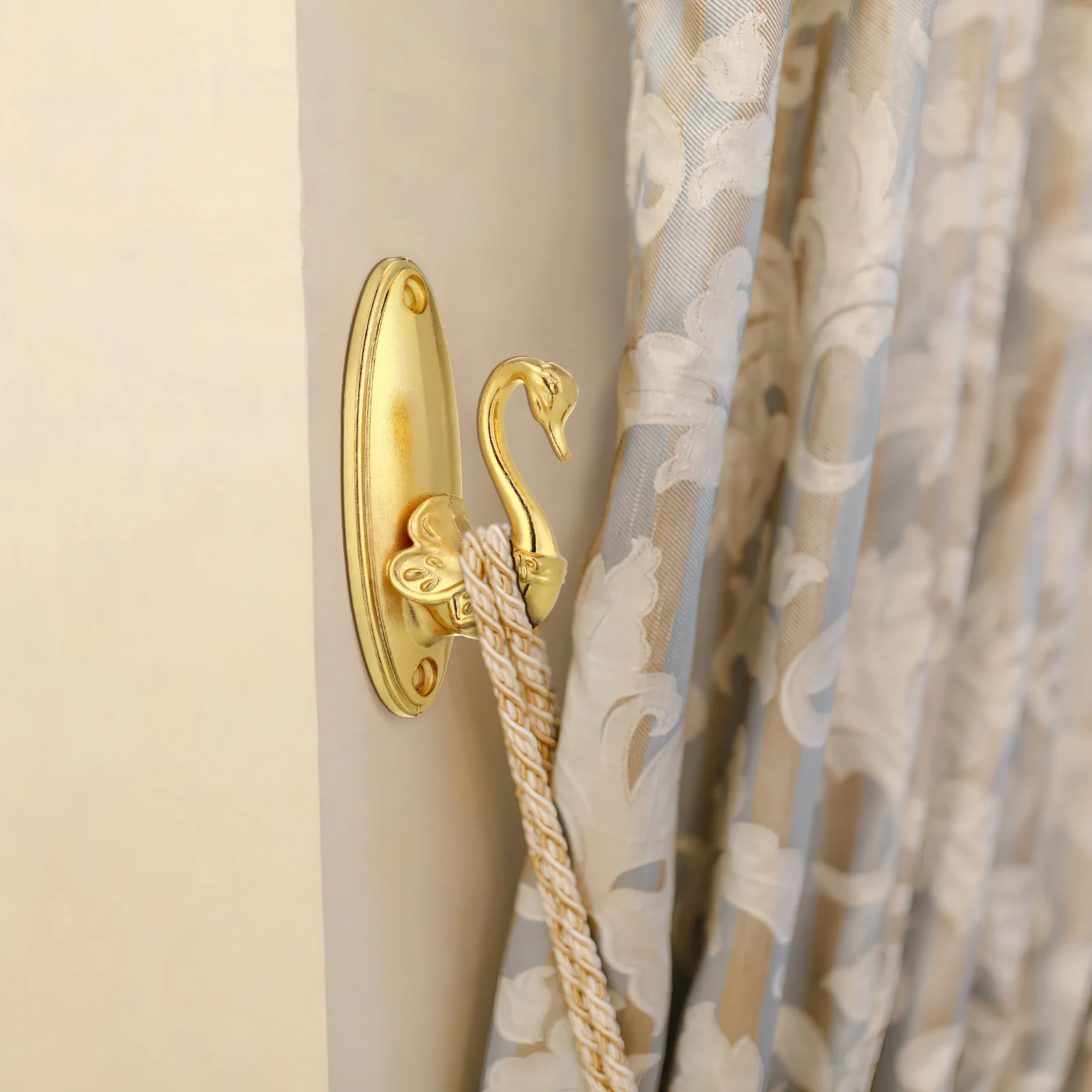 2 Pieces Golden Zinc Alloy Swan Curtain Hooks 9x3.5cm Vintage Decorative Drapery Holdbacks Easy Install Removal
2 Pieces Golden Zinc Alloy Swan Curtain Hooks 9x3.5cm Vintage Decorative Drapery Holdbacks Easy Install Removal