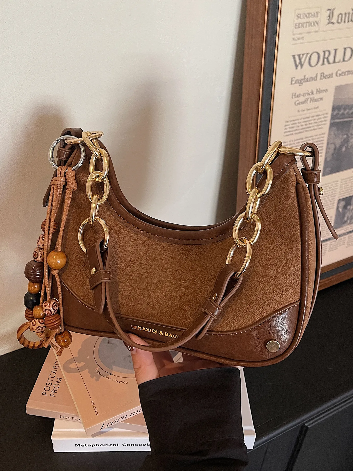Fashionable Retro Chains Shoulder Bag Women New Trend Contrast Color PU Leather Messenger Bags Casual Commuting Zipper Handbags
Fashionable Retro Chains Shoulder Bag Women New Trend Contrast Color PU Leather Messenger Bags Casual Commuting Zipper Handbags
