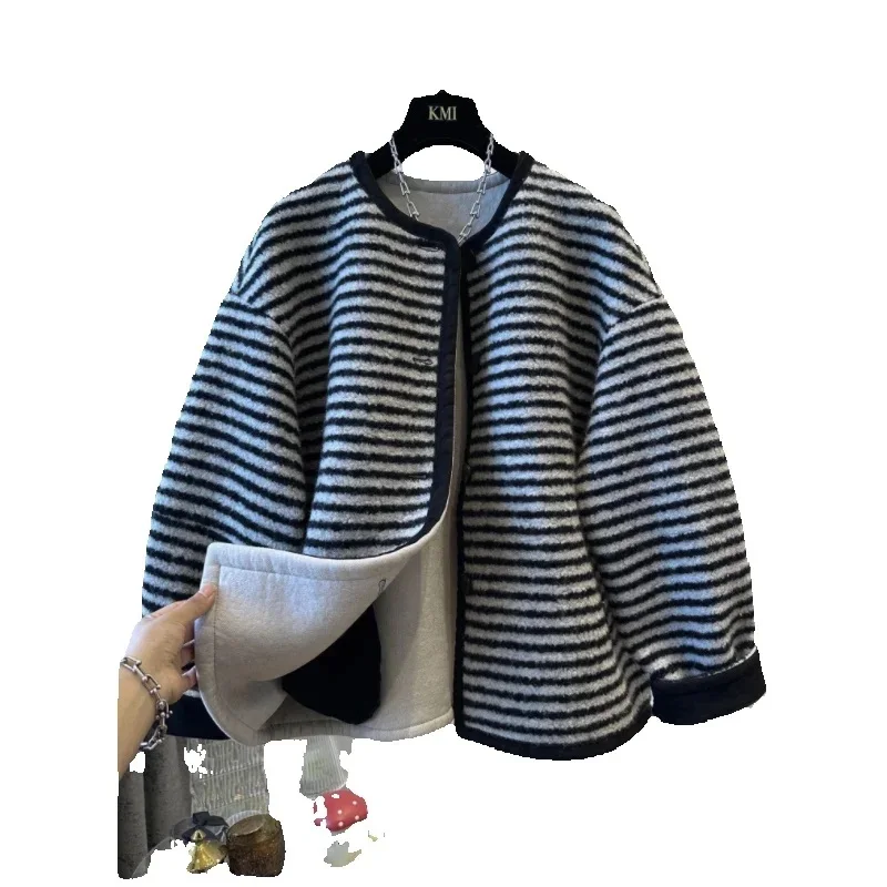 Autumn Winter Cotton Jacket Women 2025New Fashion Loose Casual Stand-Up Collar Wool Coat Stripe Round Collar Outerwear Female
Autumn Winter Cotton Jacket Women 2025New Fashion Loose Casual Stand-Up Collar Wool Coat Stripe Round Collar Outerwear Female