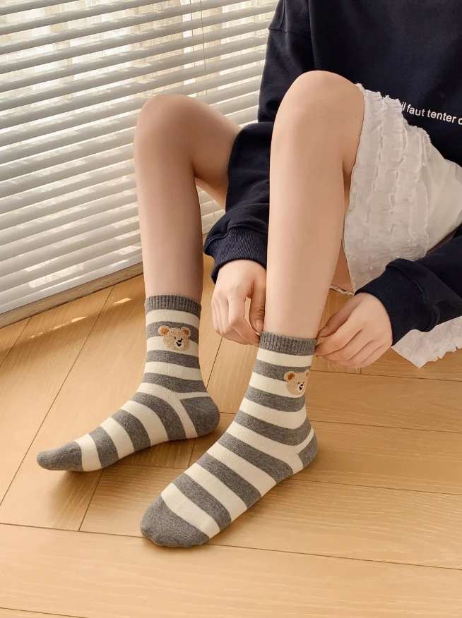Trendy Combed Cotton Women Mid-Calf Socks Kawaii Cartoon Bear With Glasses Harajuku All-Match Student Socks For Four Seasons
Trendy Combed Cotton Women Mid-Calf Socks Kawaii Cartoon Bear With Glasses Harajuku All-Match Student Socks For Four Seasons