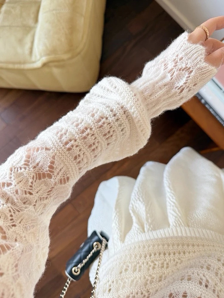 Elegant Light Weight Airy Knitted Sweater with Hook Embroidery Hollow out Design in Cashmere by Heidd for Early Spring 2026
Elegant Light Weight Airy Knitted Sweater with Hook Embroidery Hollow out Design in Cashmere by Heidd for Early Spring 2026