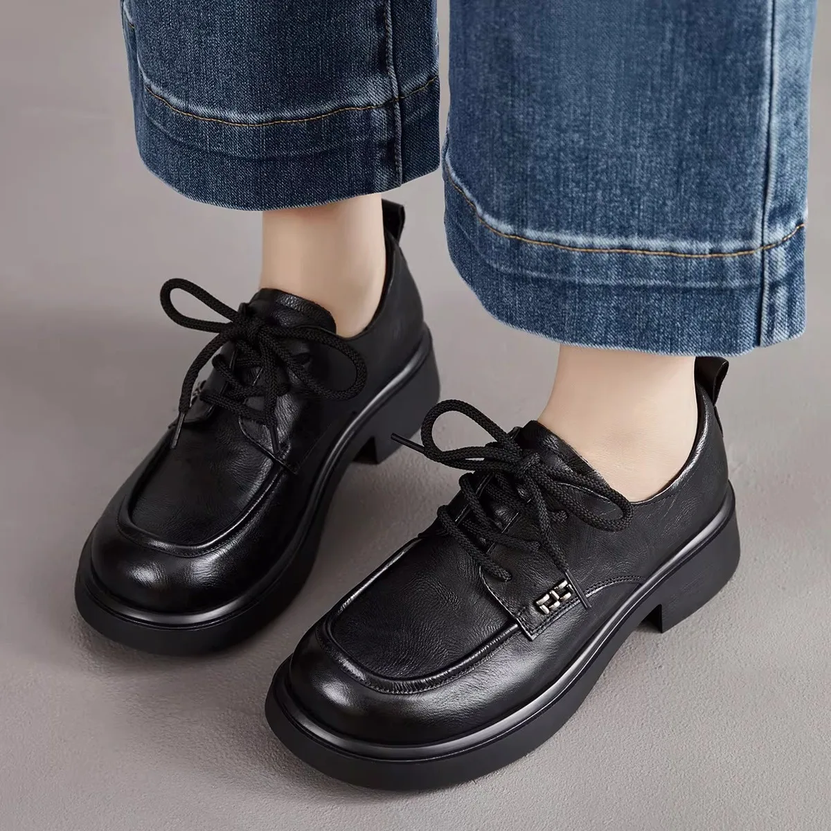 Vintage British Style Women's Leather Shoes Knot Design Versatile Flat Footwear Casual round Toe Thick Heel All Season Wear
Vintage British Style Women's Leather Shoes Knot Design Versatile Flat Footwear Casual round Toe Thick Heel All Season Wear