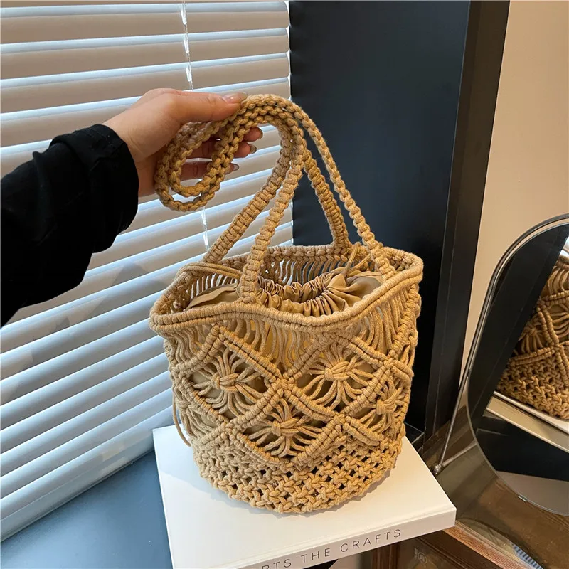 New Hollow Out Knitting Tote Bag Large Capacity Handmade Shoulder Handbag Women 2025 Designer Casual Beach Bag Ethnic Style
New Hollow Out Knitting Tote Bag Large Capacity Handmade Shoulder Handbag Women 2025 Designer Casual Beach Bag Ethnic Style