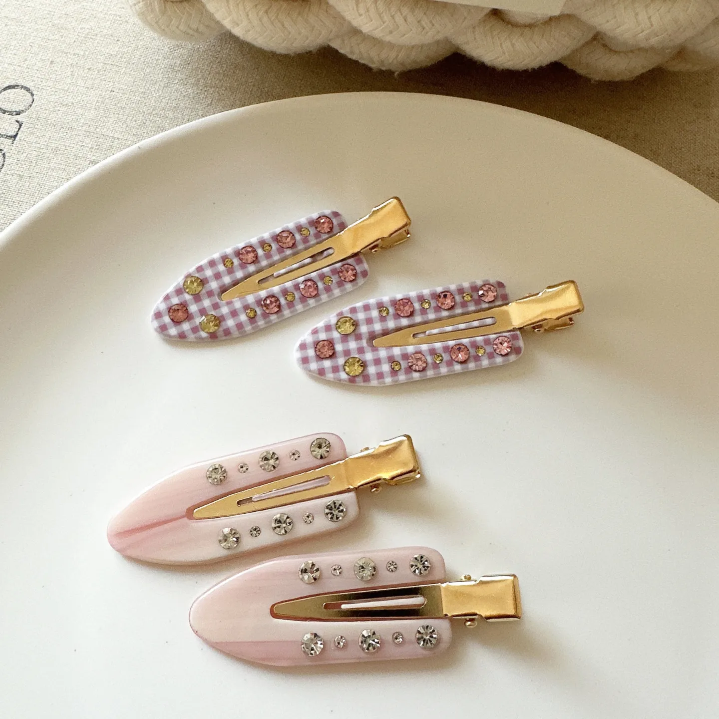 Rhinestone Plaid Side Clips Invisible Bang Barrettes for Women Sweet Girl Daily Broken Hair Fix Non Slip Lightweight
Rhinestone Plaid Side Clips Invisible Bang Barrettes for Women Sweet Girl Daily Broken Hair Fix Non Slip Lightweight