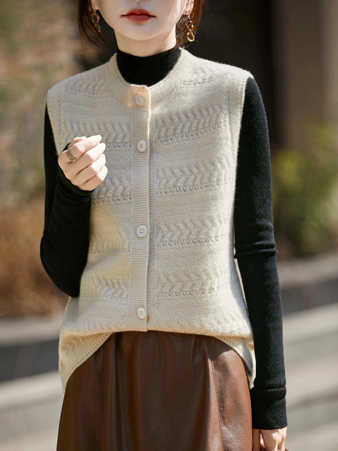 Ele Hollow out Knitted Woolen Vest Cardigan Women's round Ne Svel Sweater Can ould Soft Warm Daily Wear
Ele Hollow out Knitted Woolen Vest Cardigan Women's round Ne Svel Sweater Can ould Soft Warm Daily Wear