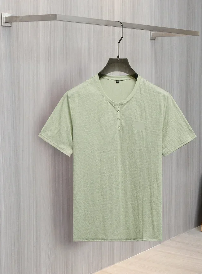 2024 DIKU Shirt silk men 2024 summer new short sleeve breathable thin embroidery quality big size M-2XL
2024 DIKU Shirt silk men 2024 summer new short sleeve breathable thin embroidery quality big size M-2XL