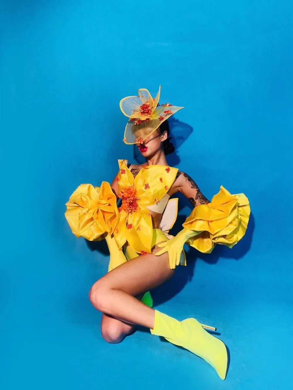 Nightclub Women gogo party Stage Show Sexy Dance Costume Yellow Big Flower Bodysuit Gloves Dance Outfit
Nightclub Women gogo party Stage Show Sexy Dance Costume Yellow Big Flower Bodysuit Gloves Dance Outfit