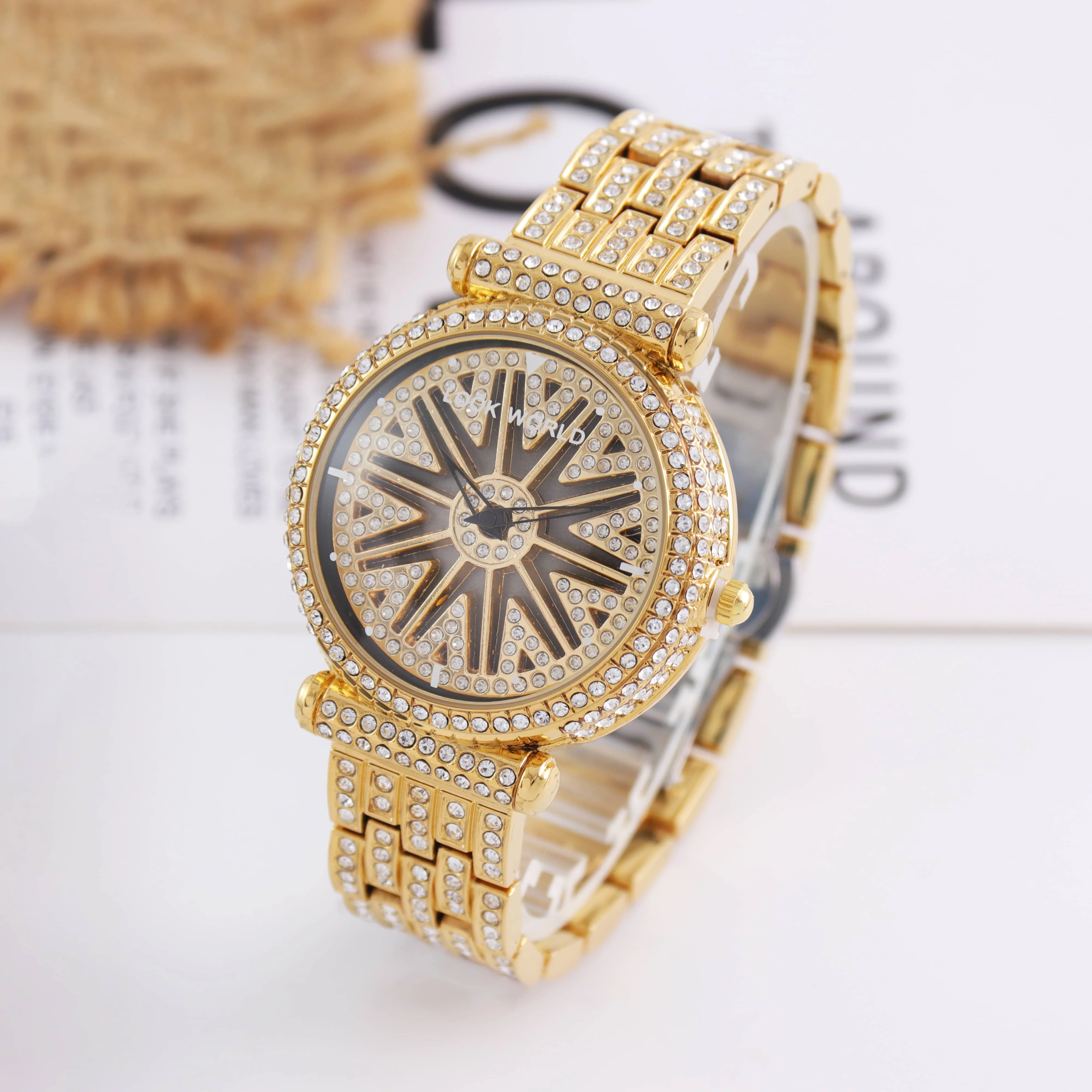Factory direct sales, foreign trade rotating diamond-encrusted full diamond ladies' quartz watches, waterproof and exquisite.
Factory direct sales, foreign trade rotating diamond-encrusted full diamond ladies' quartz watches, waterproof and exquisite.