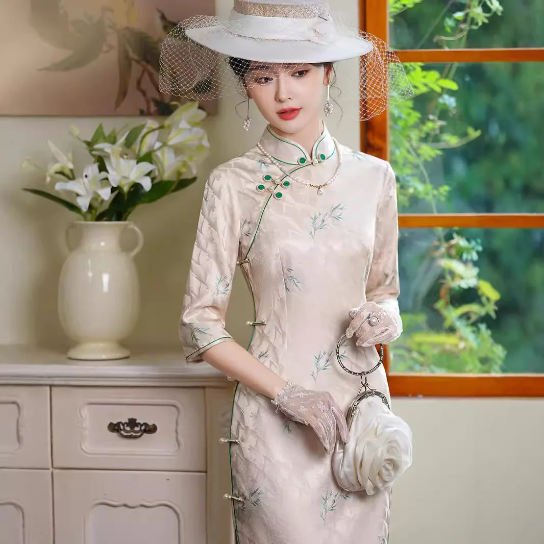Высококачественное платье Cheongsam Qipao из натурального шелка, новинка 2024, осеннее ретро-улучшенное переплетенное платье с рукавами 3/4 для женщин
Высококачественное платье Cheongsam Qipao из натурального шелка, новинка 2024, осеннее ретро-улучшенное переплетенное платье с рукавами 3/4 для женщин