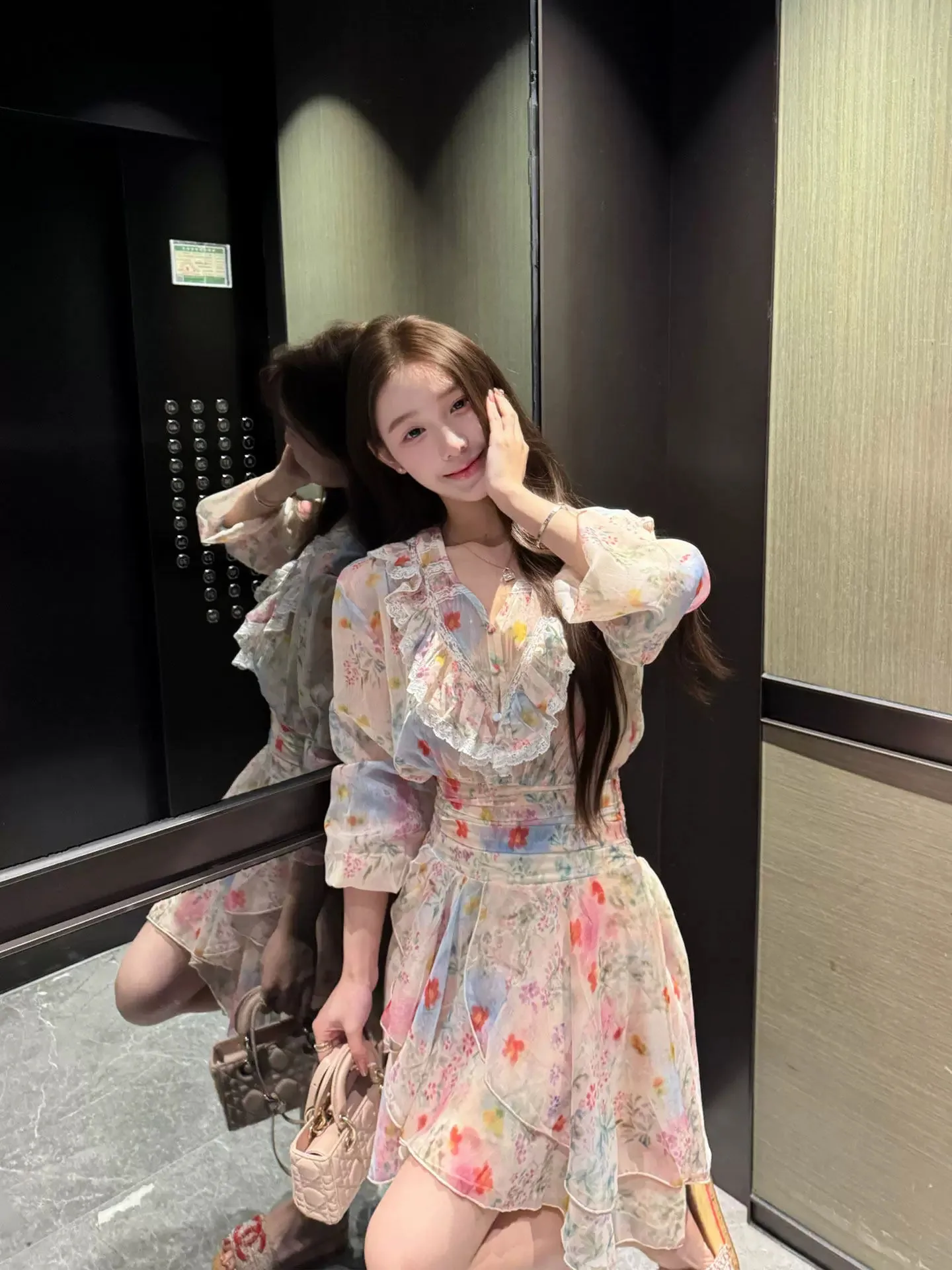XZY Sweet Floral Print V-Neck Dress Women's plus Size Slimming High Waist Holiday Dress French Style A-Line Skirt Short Length
XZY Sweet Floral Print V-Neck Dress Women's plus Size Slimming High Waist Holiday Dress French Style A-Line Skirt Short Length