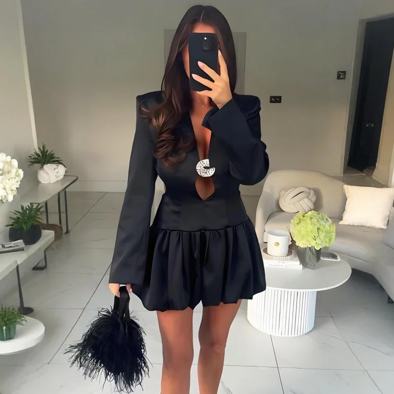 TARUXY Sexy Hollow Pleated Dress Women Backless Fashion Long Sleeve Mini Dress Slim High Waist Female Elegant Party Dress Autumn
TARUXY Sexy Hollow Pleated Dress Women Backless Fashion Long Sleeve Mini Dress Slim High Waist Female Elegant Party Dress Autumn