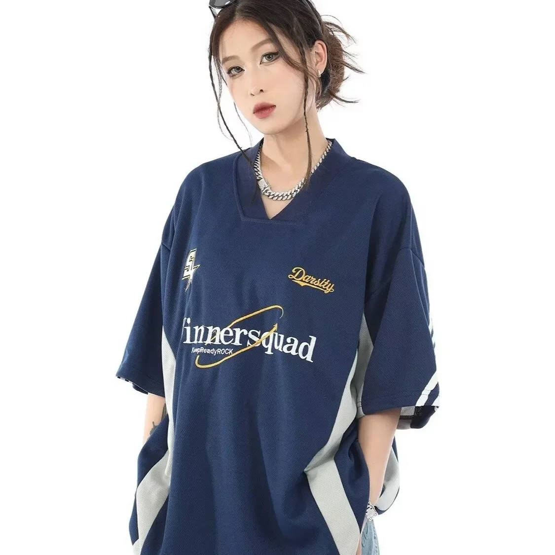 Y2K Basketball T Shirts Women Sporty Short Sleeve Tees Hip Hop Embroidery V-neck Tops Plus Size Streetwear Summer Clothes 2024
Y2K Basketball T Shirts Women Sporty Short Sleeve Tees Hip Hop Embroidery V-neck Tops Plus Size Streetwear Summer Clothes 2024