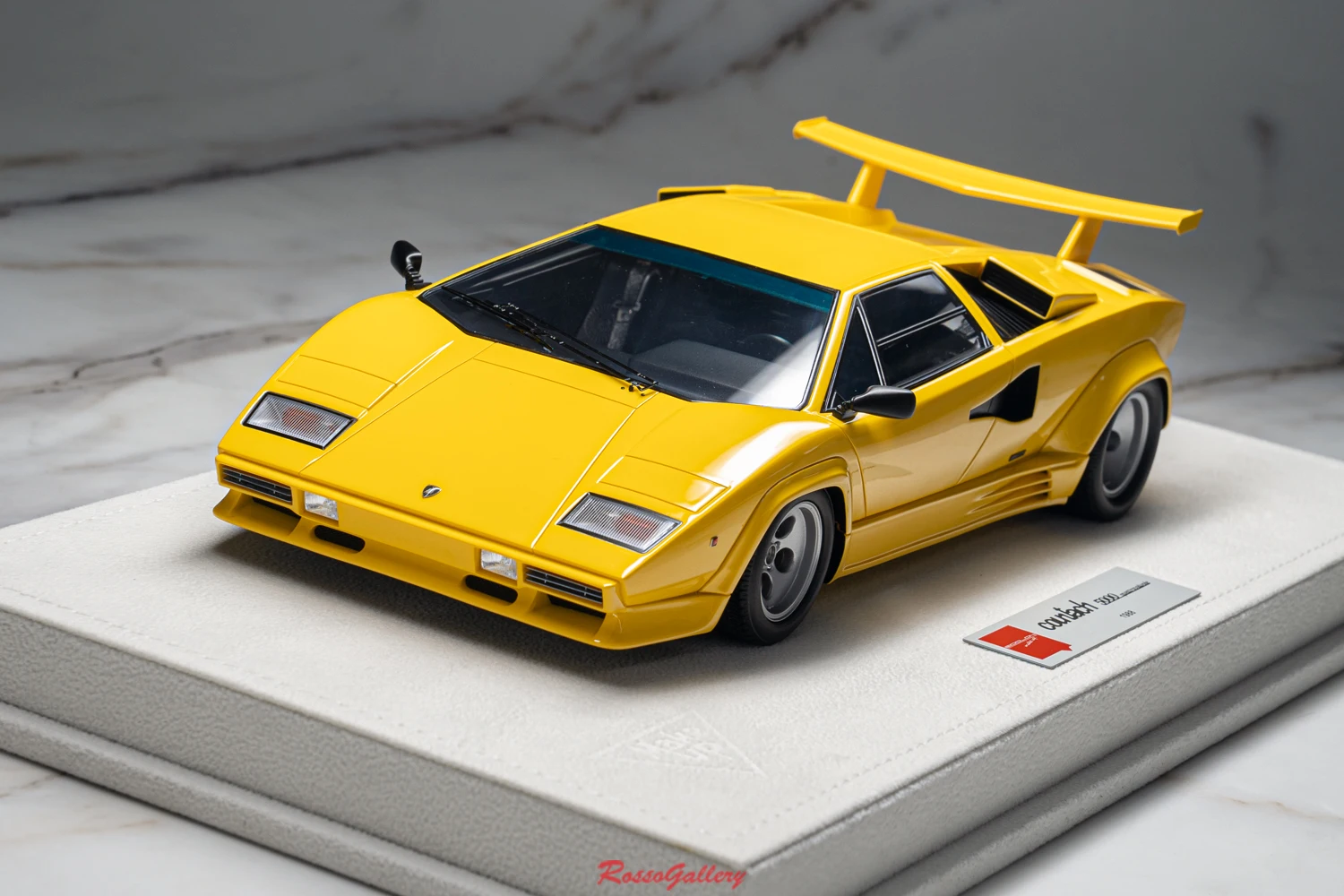 Mkae Up 1:18 Countach LP5000 QV 1988 Yellow Simulation Limited Edition Resin Metal Static Car Model Toy Gift
Mkae Up 1:18 Countach LP5000 QV 1988 Yellow Simulation Limited Edition Resin Metal Static Car Model Toy Gift