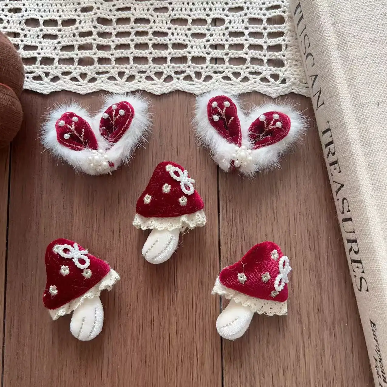 Premium Stuffed Velvet Fabric Mushroom Pearl Hair Clip Brooch Pin Unfinished DIY for Shoes Hat Bag Pendant Clothing Trim
Premium Stuffed Velvet Fabric Mushroom Pearl Hair Clip Brooch Pin Unfinished DIY for Shoes Hat Bag Pendant Clothing Trim