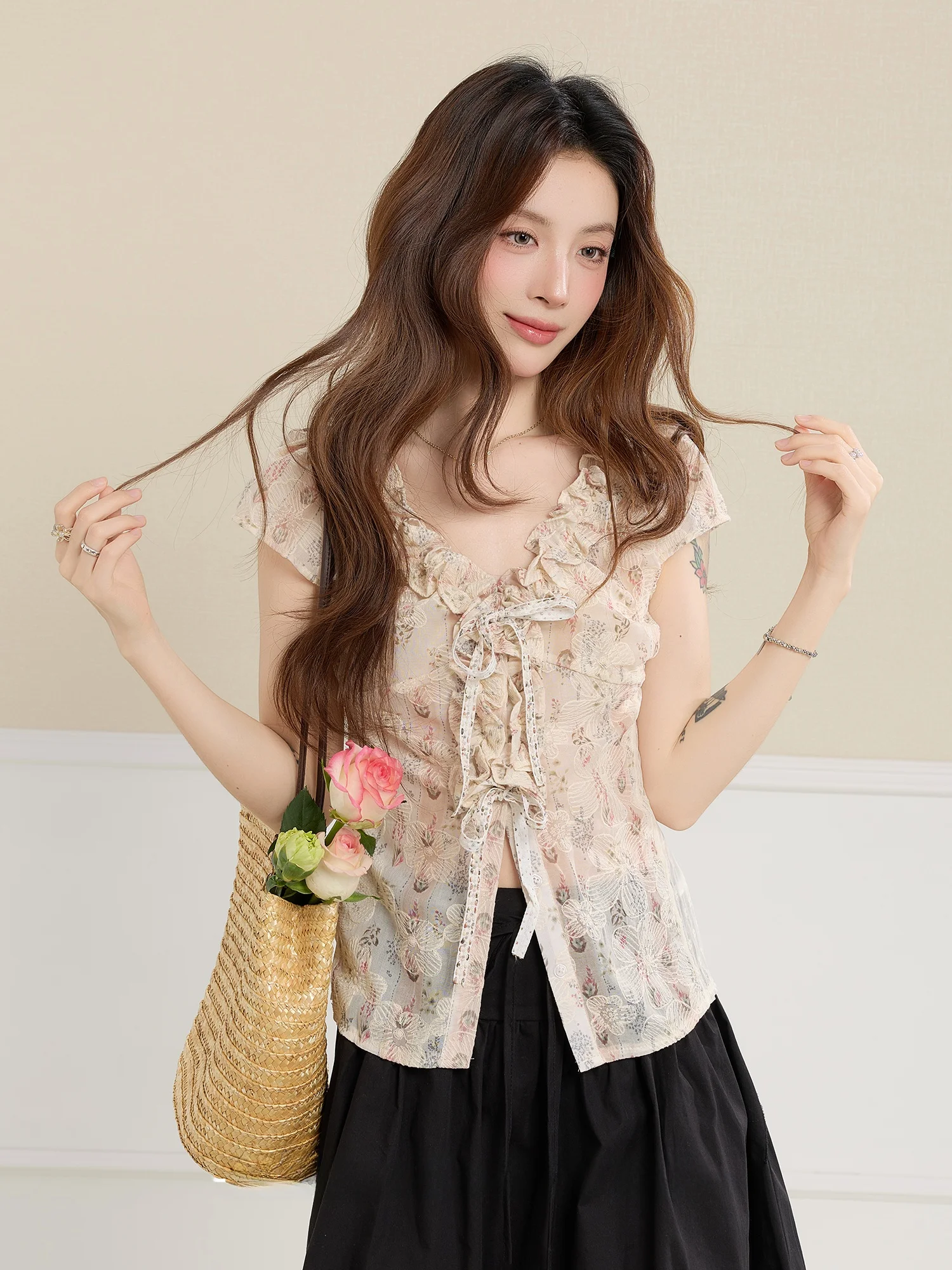 Sweet Countryside Style Floral Lace Trim Shirt Women's Summer Slimming Versatile Shirt Short Sleeve V-Neck A-Line Blouse
Sweet Countryside Style Floral Lace Trim Shirt Women's Summer Slimming Versatile Shirt Short Sleeve V-Neck A-Line Blouse