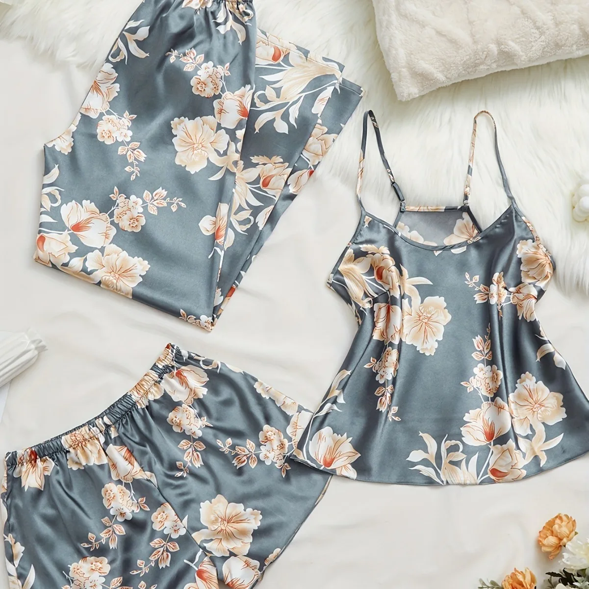 Summer New 3PCS Pajama Set Sexy Strap Top&shorts Trouser Suits Loungewear Gray Print Flower Pyjama Pour Femme Rayon Home Wear
Summer New 3PCS Pajama Set Sexy Strap Top&shorts Trouser Suits Loungewear Gray Print Flower Pyjama Pour Femme Rayon Home Wear