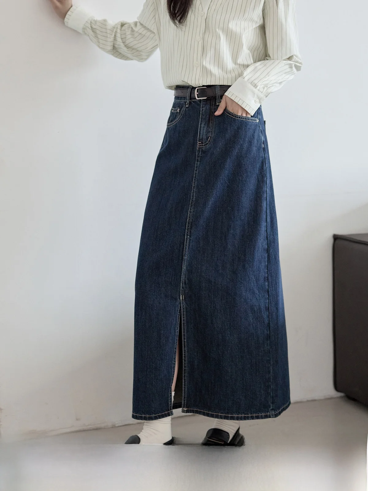 High Waist Slit Denim Skirt Women's Stylish Versatile A-Line Spring 2026 Retro Flattering Commute Korean Style Half-length
High Waist Slit Denim Skirt Women's Stylish Versatile A-Line Spring 2026 Retro Flattering Commute Korean Style Half-length
