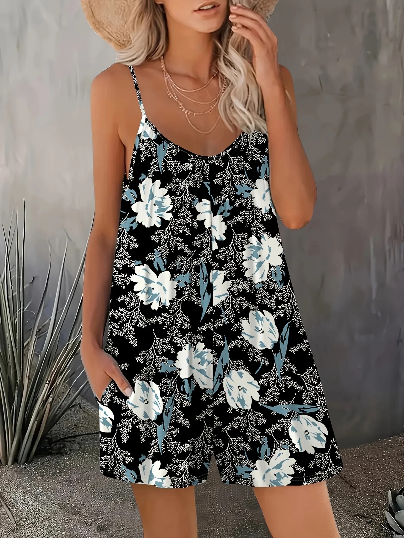 Printed Design Women's Floral Print Spaghetti Strap Romper with Pockets
Printed Design Women's Floral Print Spaghetti Strap Romper with Pockets