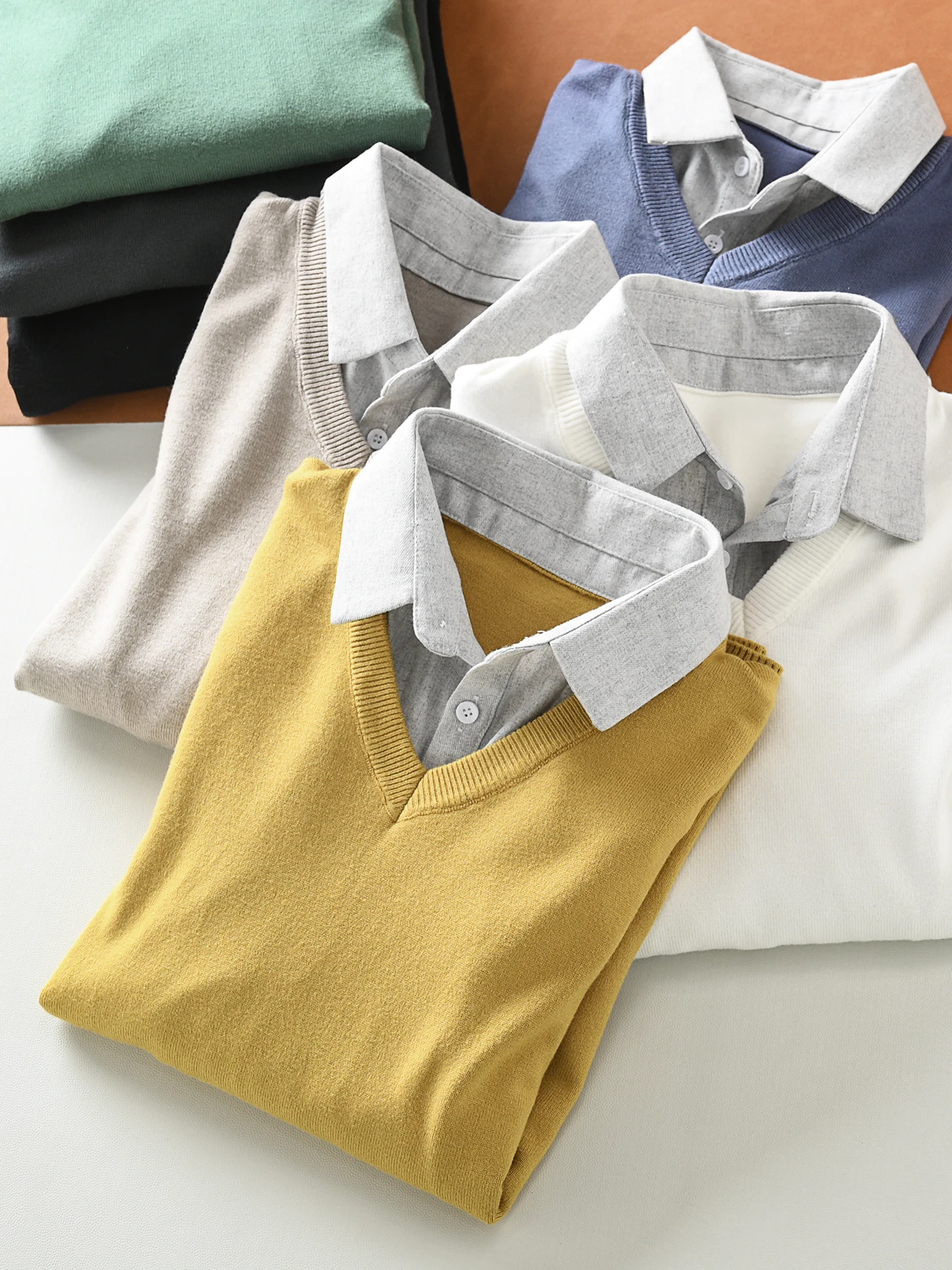 Мягкий и гладкий повседневный вязаный свитер для мужчин с воротником, искусственный двухсекционный зимний удобный теплый топ
Мягкий и гладкий повседневный вязаный свитер для мужчин с воротником, искусственный двухсекционный зимний удобный теплый топ