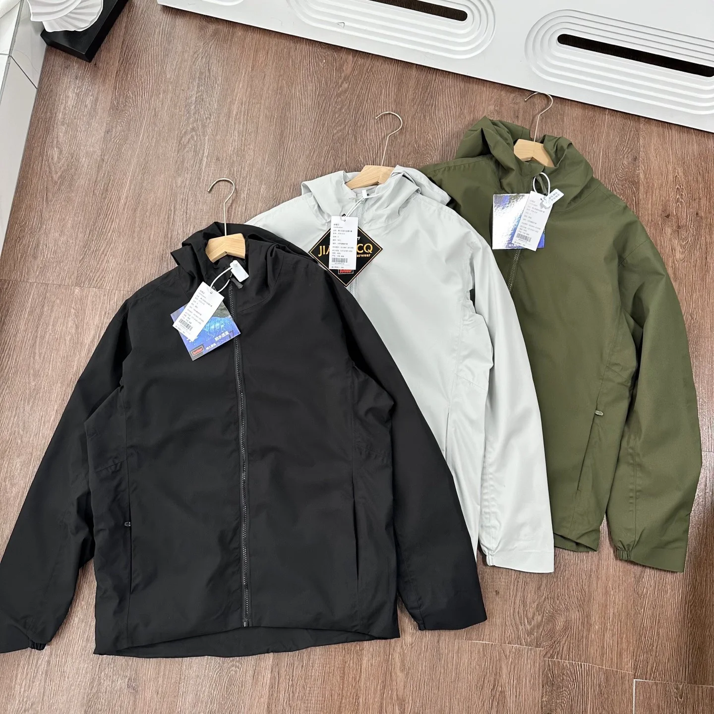 M6699 Men Women Outdoor Casual Lightweight Waterproof Windproof Jacket 2025 New Spring Hiking Climbing Coat High Quality
M6699 Men Women Outdoor Casual Lightweight Waterproof Windproof Jacket 2025 New Spring Hiking Climbing Coat High Quality